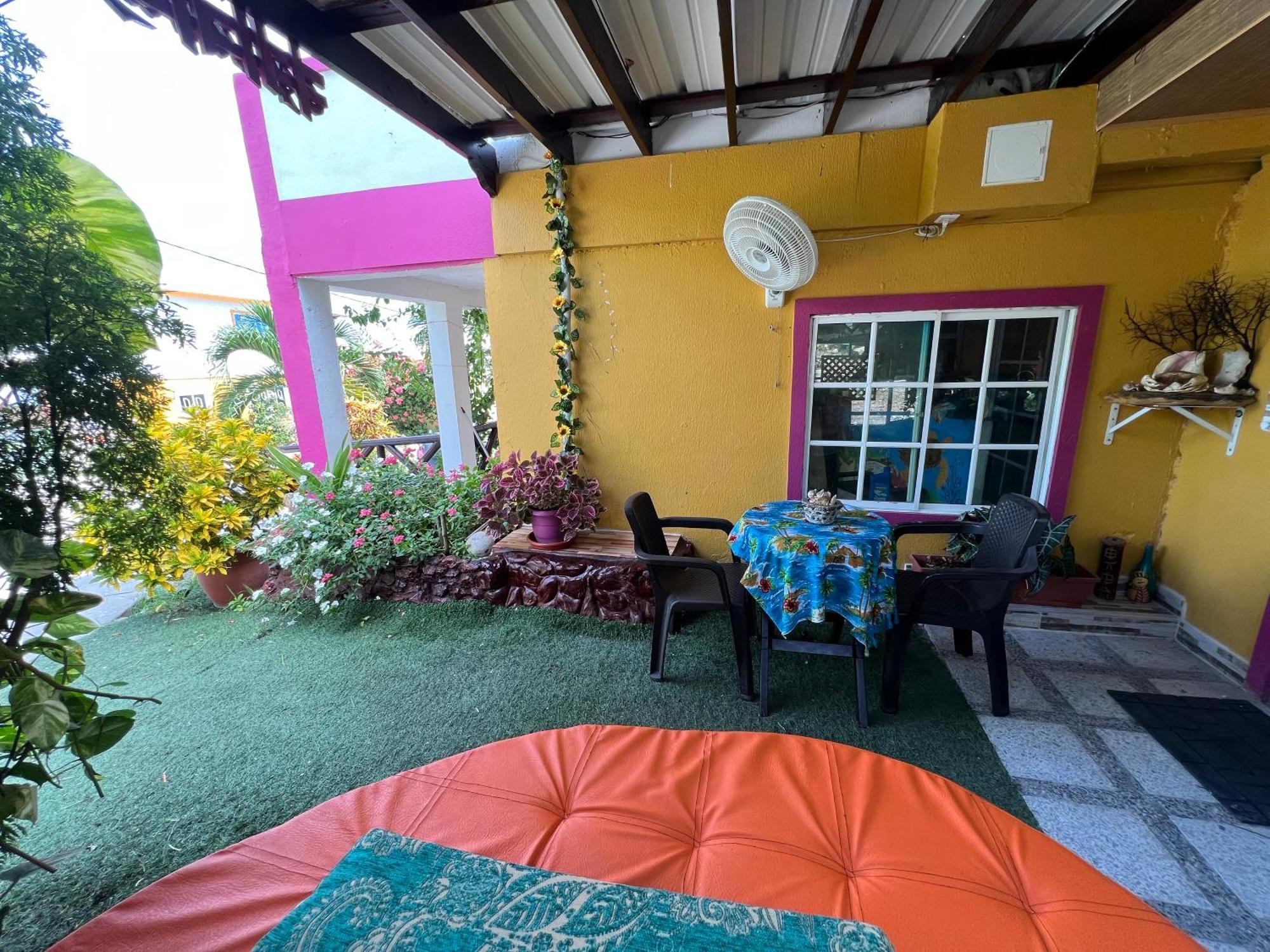 Posada Ashanty Rocky Point Exterior foto